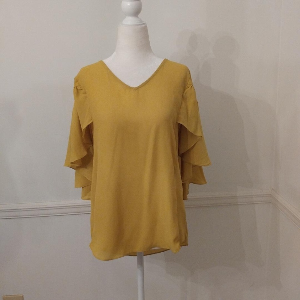 CATO V- Neck Caplet Blouse Size Medium NWOT